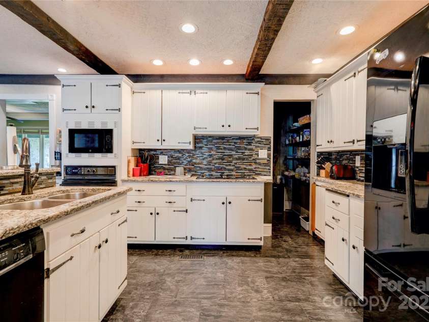 111 Gordon Avenue, Shelby, NC 28152.  MLS# CAR4262941, YatesRealty ID 17618. 