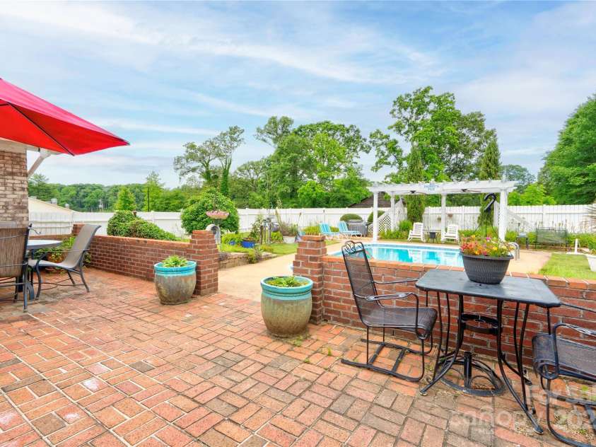 111 Gordon Avenue, Shelby, NC 28152.  MLS# CAR4262941, YatesRealty ID 17618. 