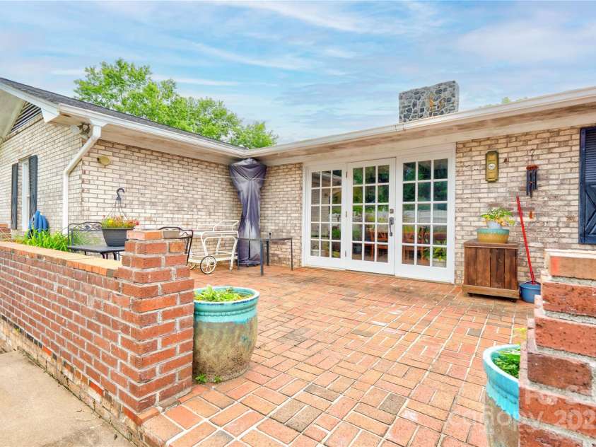 111 Gordon Avenue, Shelby, NC 28152.  MLS# CAR4262941, YatesRealty ID 17618. 