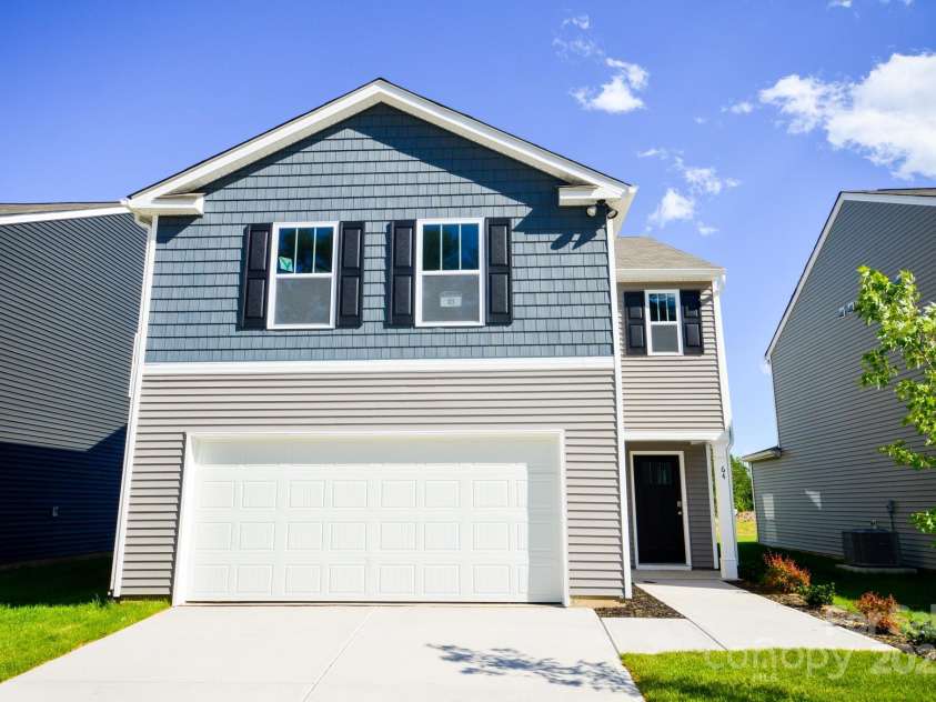 64 Lillian Lane, Hendersonville, NC 28792.  MLS# CAR4260134, YatesRealty ID 17619. 