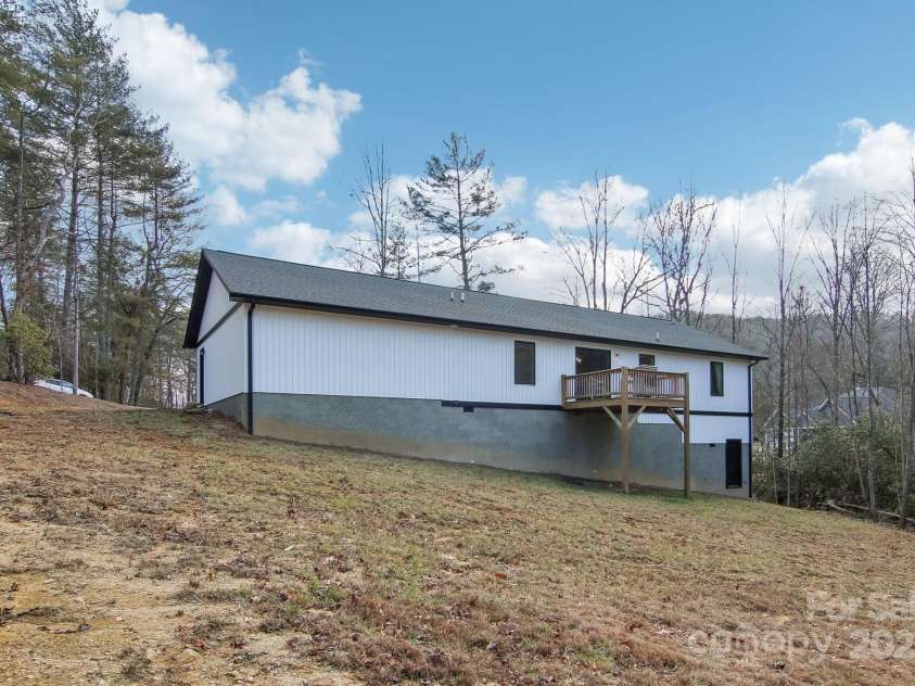 22 Larry Mcdonald Memorial Drive, Hendersonville, NC 28739.  MLS# CAR4219255, YatesRealty ID 1762. 