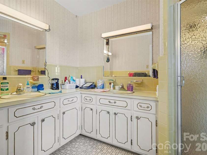 2401 Penninger Road, Concord, NC 28025.  MLS# CAR4344658, YatesRealty ID 1762. Primary bath