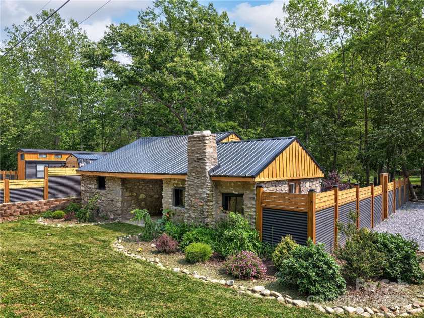 14715 Cruso Road, Canton, NC 28716.  MLS# CAR4270331, YatesRealty ID 17620. 