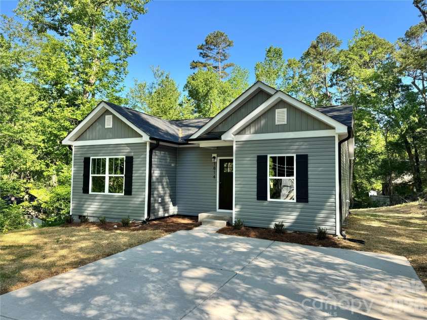 1814 Mcfarland Avenue, Gastonia, NC 28052.  MLS# CAR4373746, YatesRealty ID 17621. 