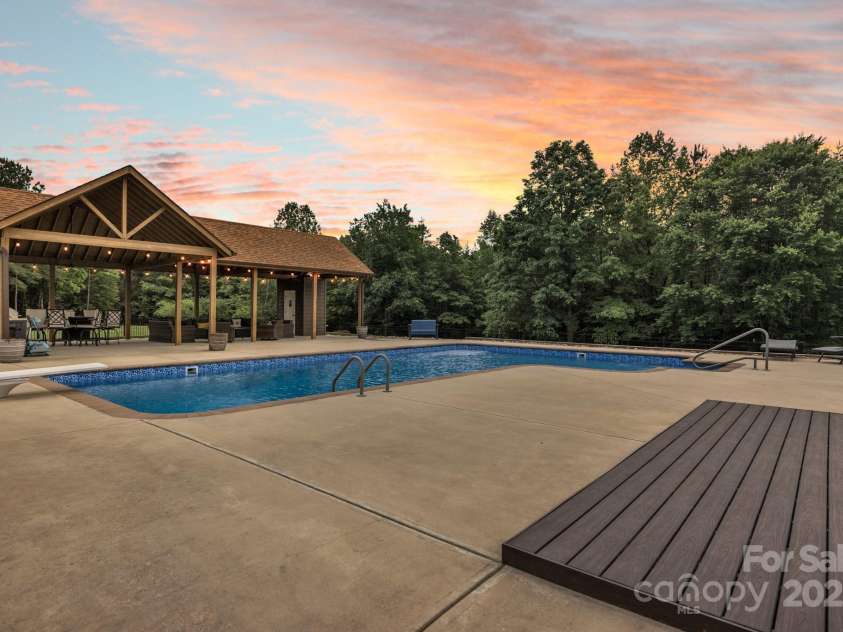 3440 17th Avenue, Hickory, NC 28601.  MLS# CAR4254871, YatesRealty ID 17621. 