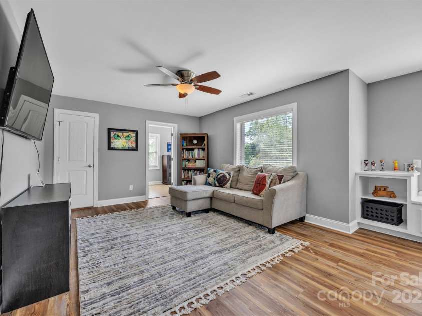 3440 17th Avenue, Hickory, NC 28601.  MLS# CAR4254871, YatesRealty ID 17621. 