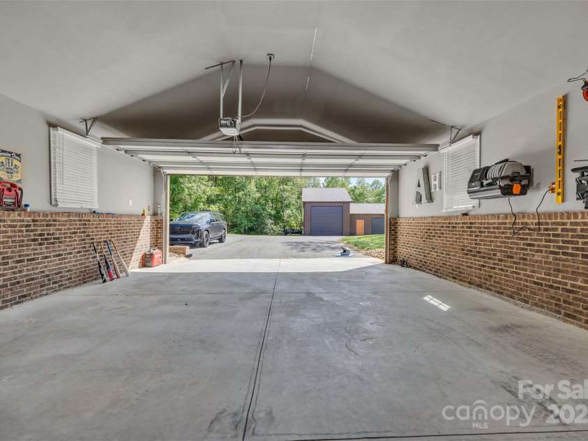 3440 17th Avenue, Hickory, NC 28601.  MLS# CAR4254871, YatesRealty ID 17621. 
