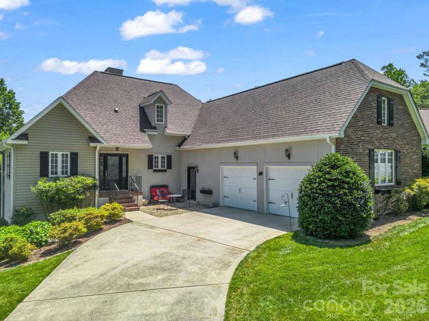 29 Spring Heights Court, Hendersonville, NC 28791.  MLS# CAR4400260, YatesRealty ID 17623. 