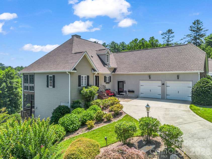 29 Spring Heights Court, Hendersonville, NC 28791.  MLS# CAR4400260, YatesRealty ID 17623. 