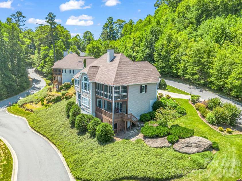 29 Spring Heights Court, Hendersonville, NC 28791.  MLS# CAR4400260, YatesRealty ID 17623. 