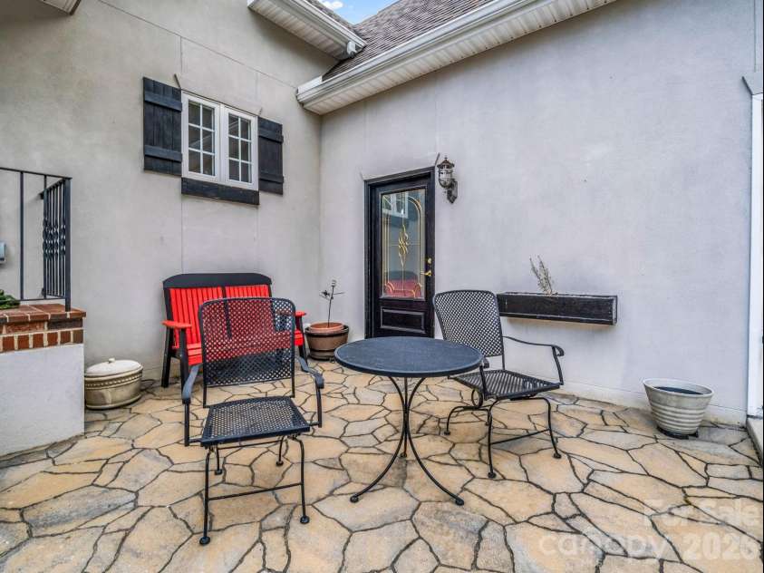 29 Spring Heights Court, Hendersonville, NC 28791.  MLS# CAR4400260, YatesRealty ID 17623. 