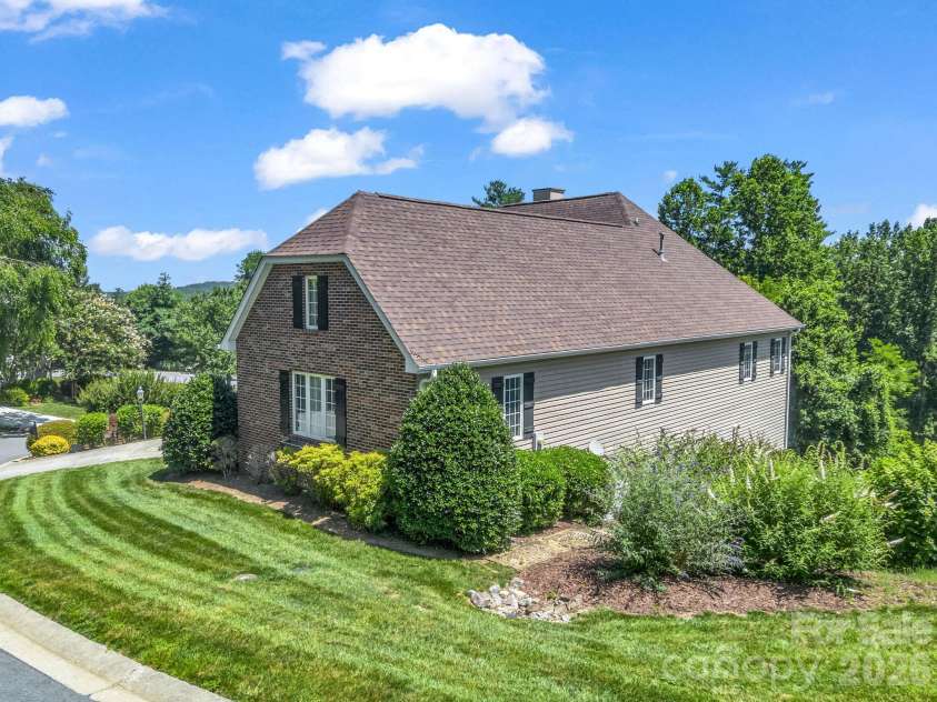 29 Spring Heights Court, Hendersonville, NC 28791.  MLS# CAR4400260, YatesRealty ID 17623. 