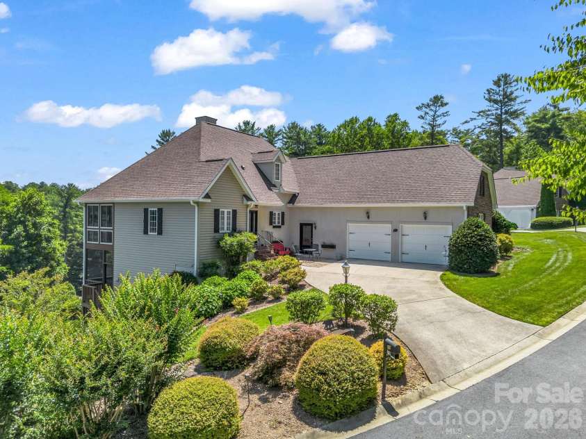 29 Spring Heights Court, Hendersonville, NC 28791.  MLS# CAR4400260, YatesRealty ID 17623. 
