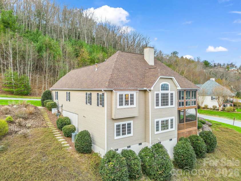 29 Spring Heights Court, Hendersonville, NC 28791.  MLS# CAR4400260, YatesRealty ID 17623. 