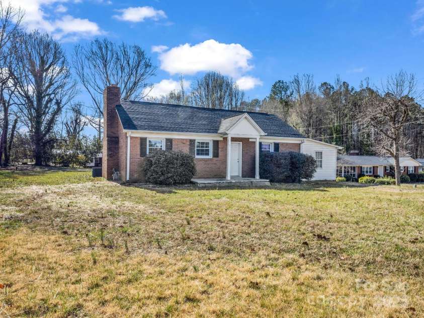 2100 Lincolnton Highway, Cherryville, NC 28021.  MLS# CAR4227118, YatesRealty ID 17624. 