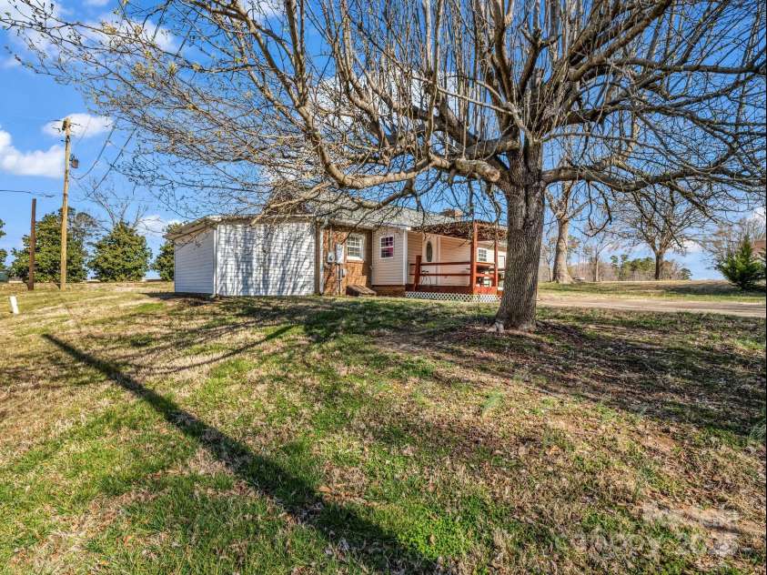 2100 Lincolnton Highway, Cherryville, NC 28021.  MLS# CAR4227118, YatesRealty ID 17624. 