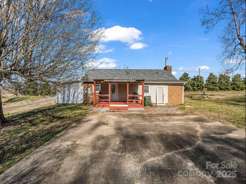 2100 Lincolnton Highway, Cherryville, NC 28021.  MLS# CAR4227118, YatesRealty ID 17624. 