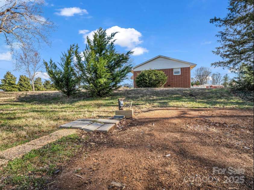 2100 Lincolnton Highway, Cherryville, NC 28021.  MLS# CAR4227118, YatesRealty ID 17624. 