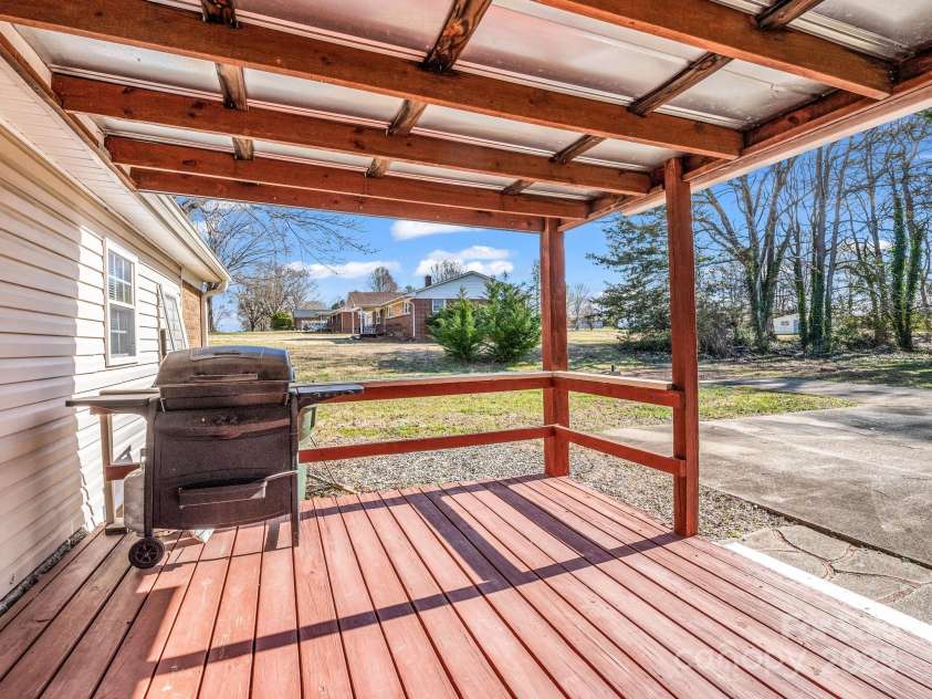 2100 Lincolnton Highway, Cherryville, NC 28021.  MLS# CAR4227118, YatesRealty ID 17624. 