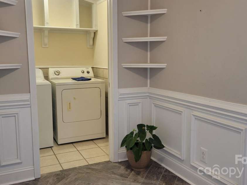 2100 Lincolnton Highway, Cherryville, NC 28021.  MLS# CAR4227118, YatesRealty ID 17624. Flex space - connected to laundry