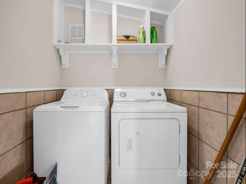 2100 Lincolnton Highway, Cherryville, NC 28021.  MLS# CAR4227118, YatesRealty ID 17624. Laundry