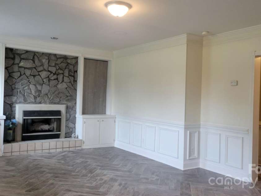 2100 Lincolnton Highway, Cherryville, NC 28021.  MLS# CAR4227118, YatesRealty ID 17624. Living room