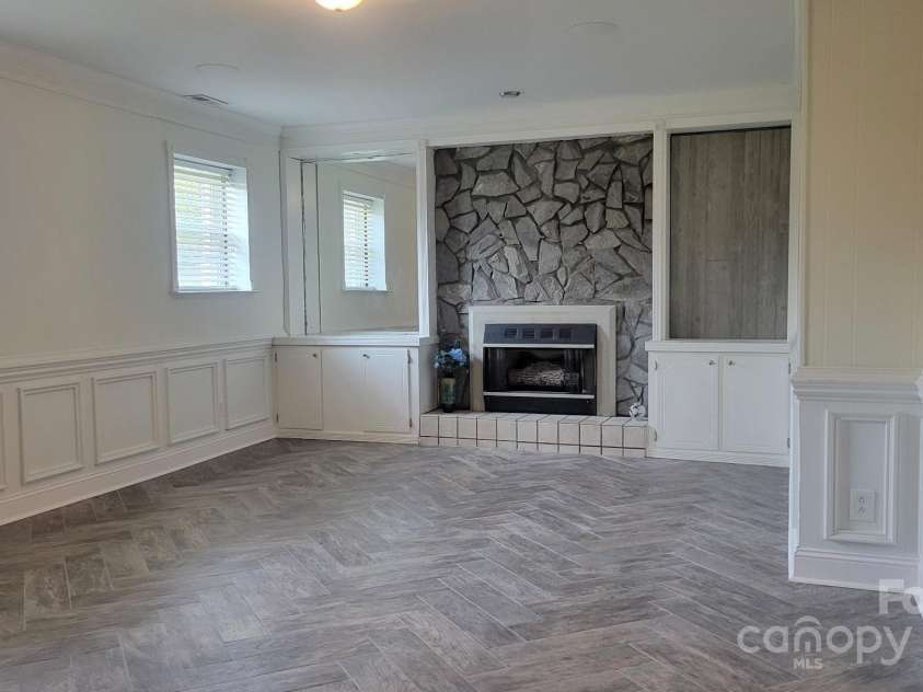 2100 Lincolnton Highway, Cherryville, NC 28021.  MLS# CAR4227118, YatesRealty ID 17624. Living room
