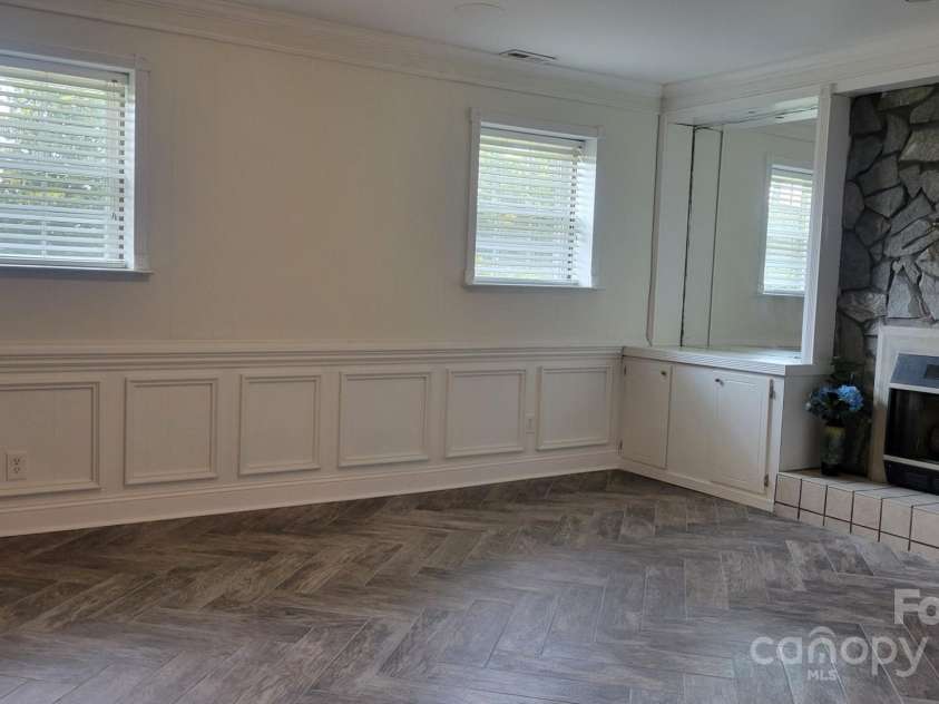 2100 Lincolnton Highway, Cherryville, NC 28021.  MLS# CAR4227118, YatesRealty ID 17624. Living room