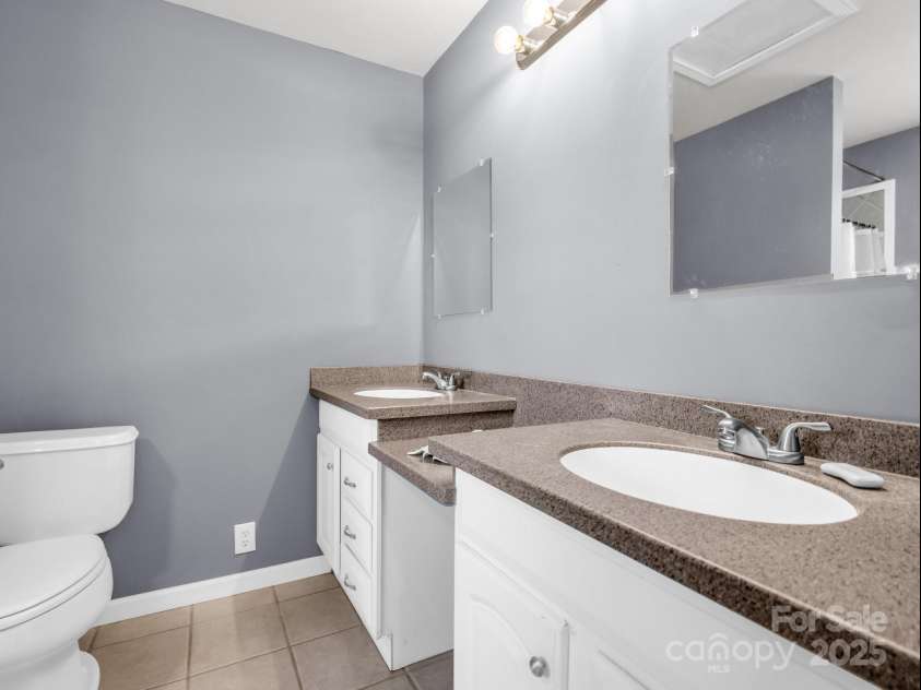 2100 Lincolnton Highway, Cherryville, NC 28021.  MLS# CAR4227118, YatesRealty ID 17624. Primary bath