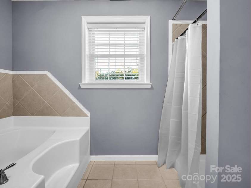 2100 Lincolnton Highway, Cherryville, NC 28021.  MLS# CAR4227118, YatesRealty ID 17624. Primary bath