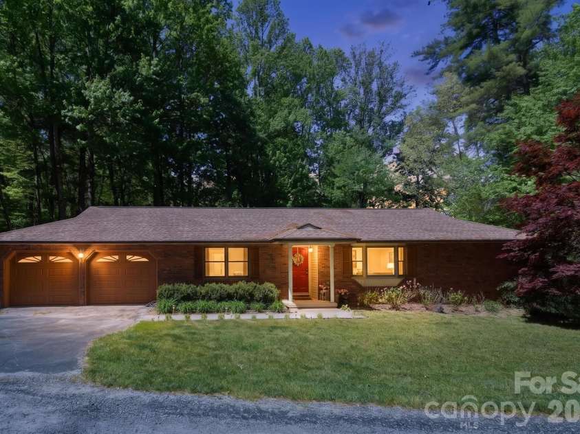 14 Willow Wood Trail, Hendersonville, NC 28739.  MLS# CAR4372709, YatesRealty ID 17625. 
