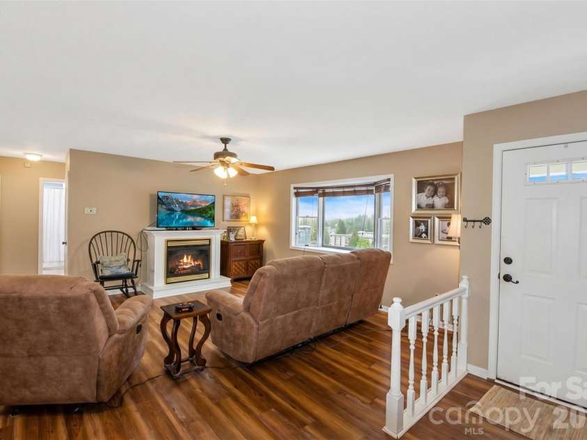 14 Willow Wood Trail, Hendersonville, NC 28739.  MLS# CAR4372709, YatesRealty ID 17625. 