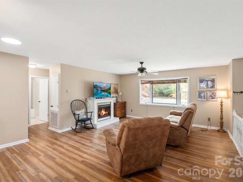 14 Willow Wood Trail, Hendersonville, NC 28739.  MLS# CAR4372709, YatesRealty ID 17625. 