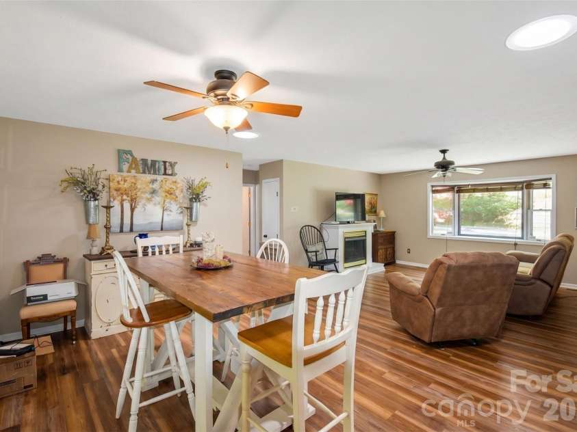 14 Willow Wood Trail, Hendersonville, NC 28739.  MLS# CAR4372709, YatesRealty ID 17625. 