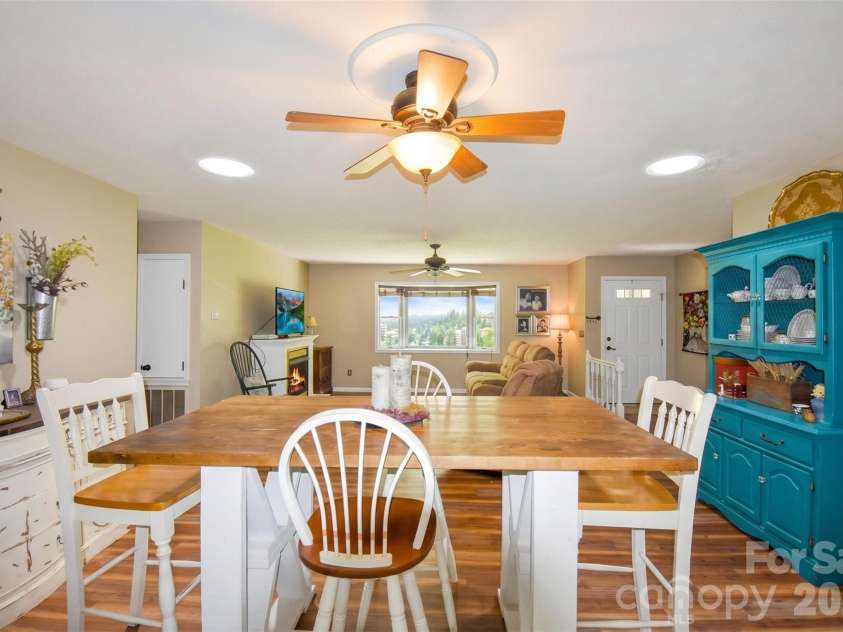 14 Willow Wood Trail, Hendersonville, NC 28739.  MLS# CAR4372709, YatesRealty ID 17625. 