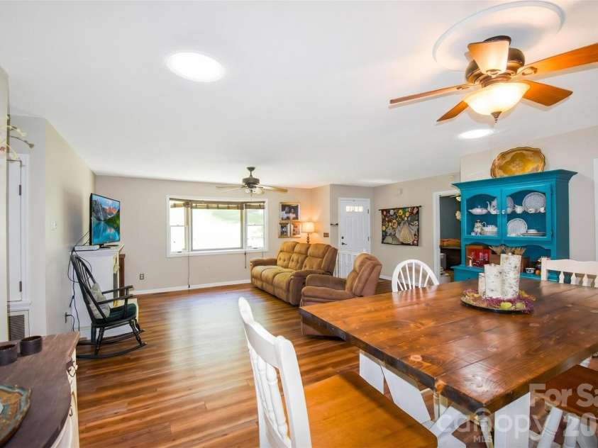 14 Willow Wood Trail, Hendersonville, NC 28739.  MLS# CAR4372709, YatesRealty ID 17625. 