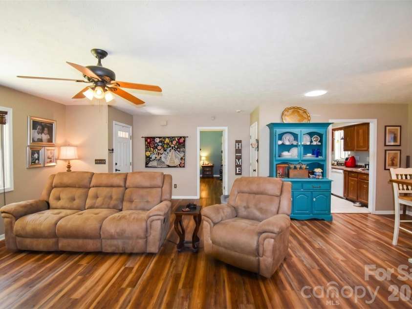 14 Willow Wood Trail, Hendersonville, NC 28739.  MLS# CAR4372709, YatesRealty ID 17625. 