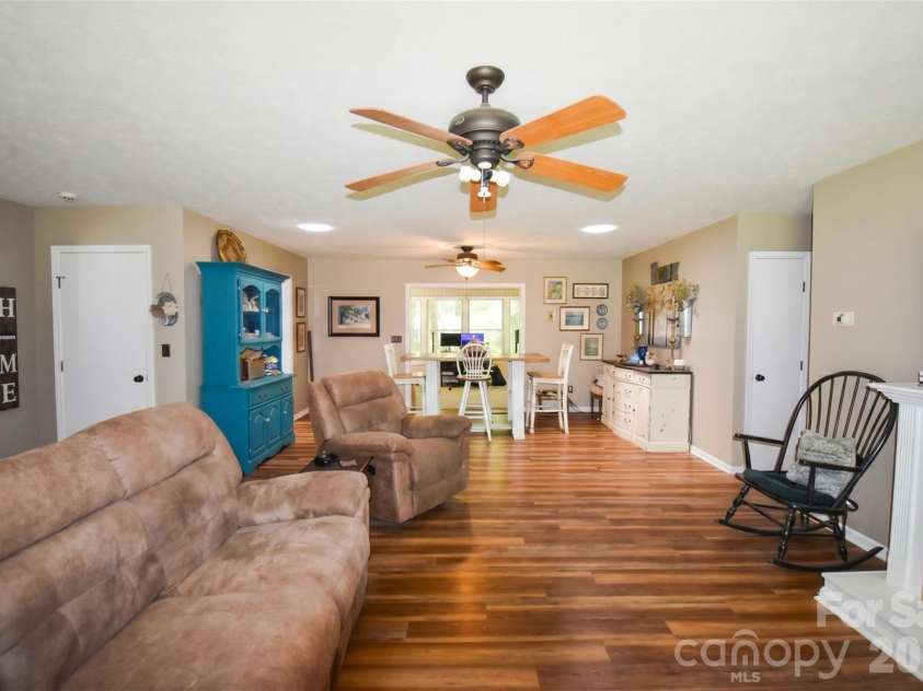 14 Willow Wood Trail, Hendersonville, NC 28739.  MLS# CAR4372709, YatesRealty ID 17625. 