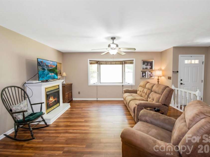 14 Willow Wood Trail, Hendersonville, NC 28739.  MLS# CAR4372709, YatesRealty ID 17625. 