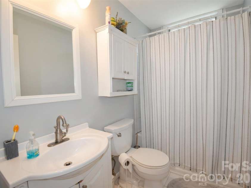 14 Willow Wood Trail, Hendersonville, NC 28739.  MLS# CAR4372709, YatesRealty ID 17625. 