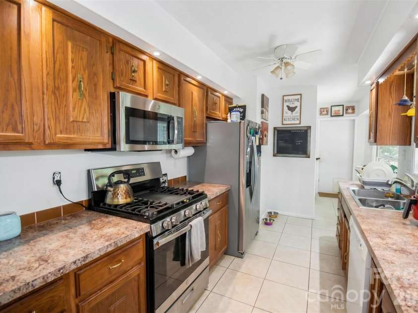 14 Willow Wood Trail, Hendersonville, NC 28739.  MLS# CAR4372709, YatesRealty ID 17625. 