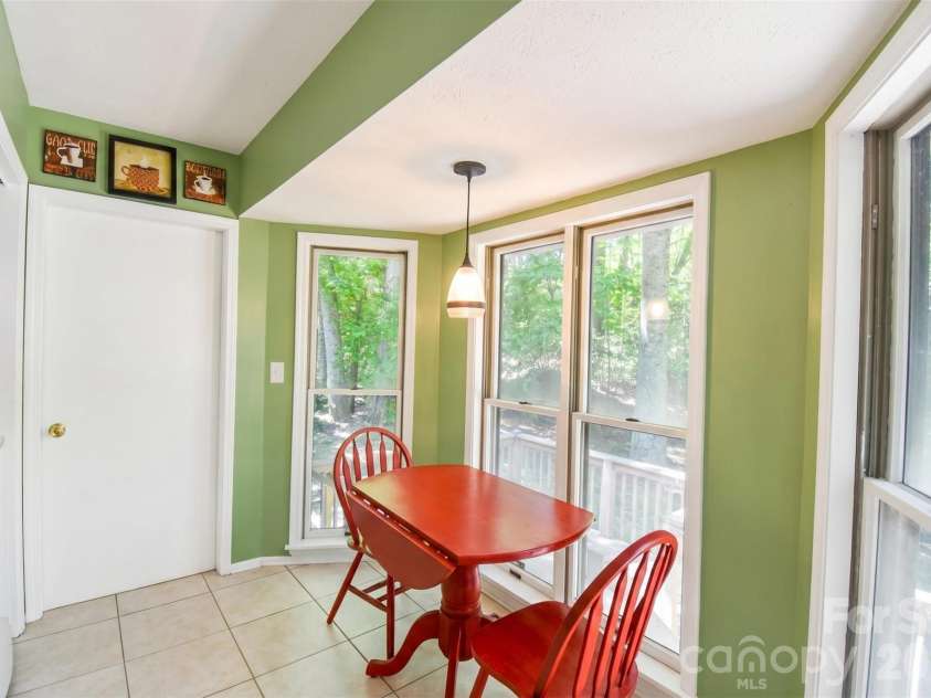 14 Willow Wood Trail, Hendersonville, NC 28739.  MLS# CAR4372709, YatesRealty ID 17625. 