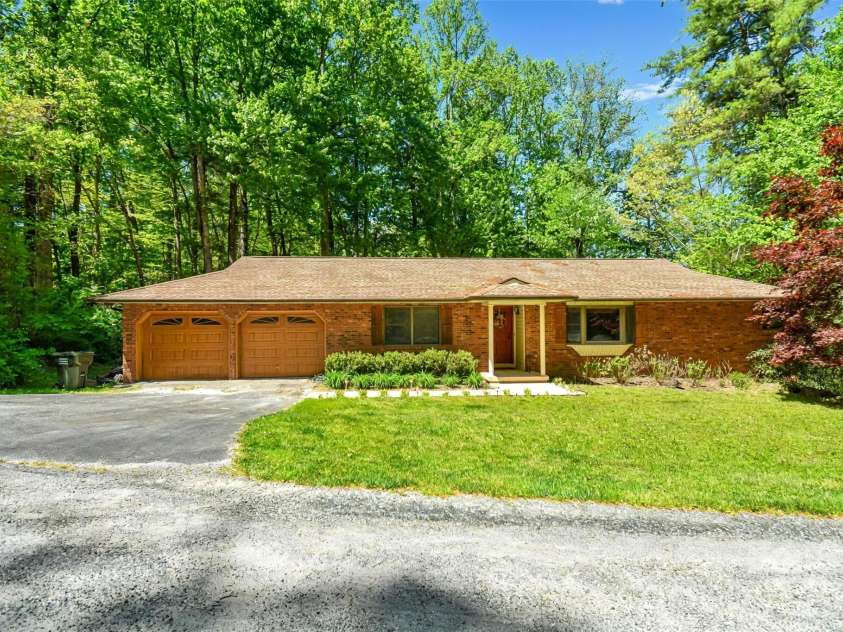 14 Willow Wood Trail, Hendersonville, NC 28739.  MLS# CAR4372709, YatesRealty ID 17625. 