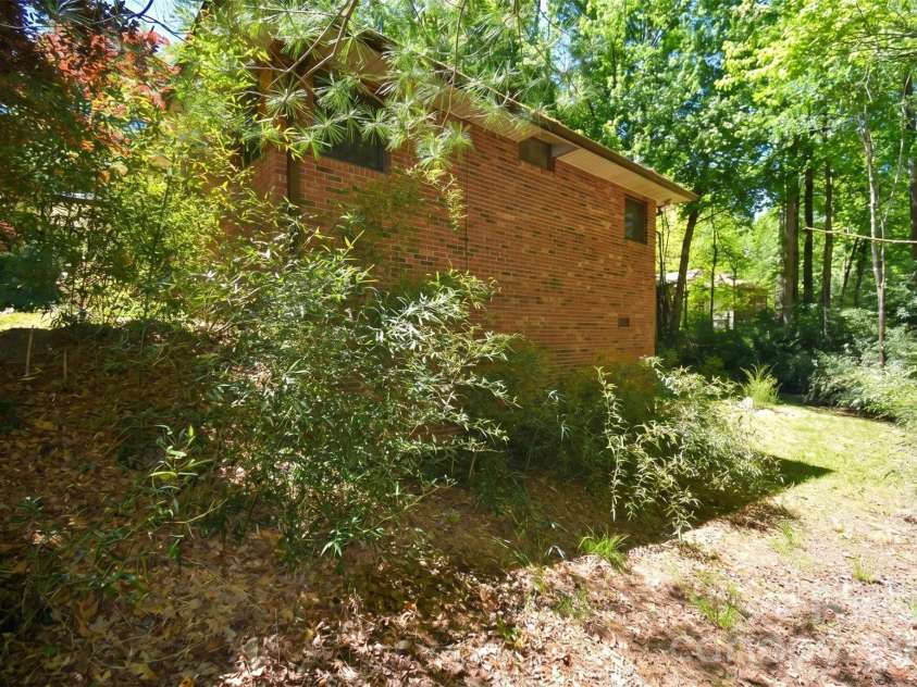 14 Willow Wood Trail, Hendersonville, NC 28739.  MLS# CAR4372709, YatesRealty ID 17625. 