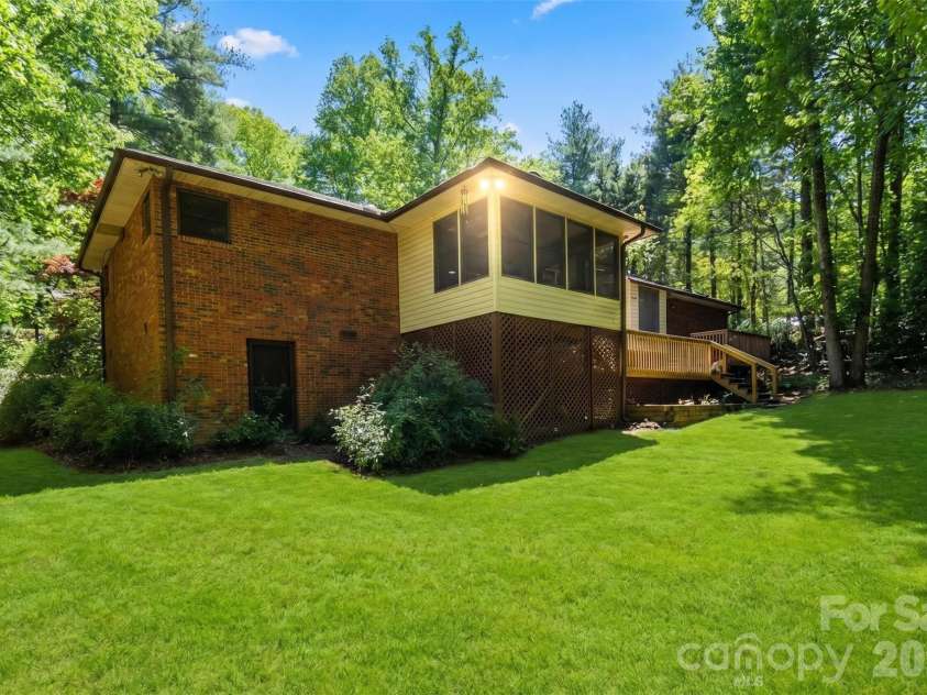 14 Willow Wood Trail, Hendersonville, NC 28739.  MLS# CAR4372709, YatesRealty ID 17625. 