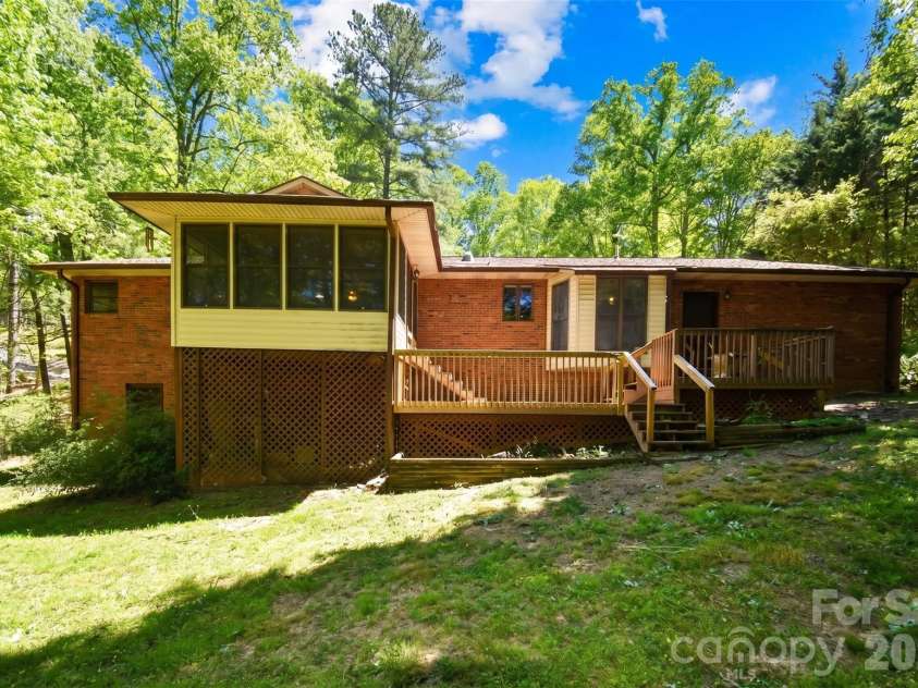 14 Willow Wood Trail, Hendersonville, NC 28739.  MLS# CAR4372709, YatesRealty ID 17625. 