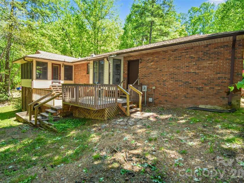 14 Willow Wood Trail, Hendersonville, NC 28739.  MLS# CAR4372709, YatesRealty ID 17625. 