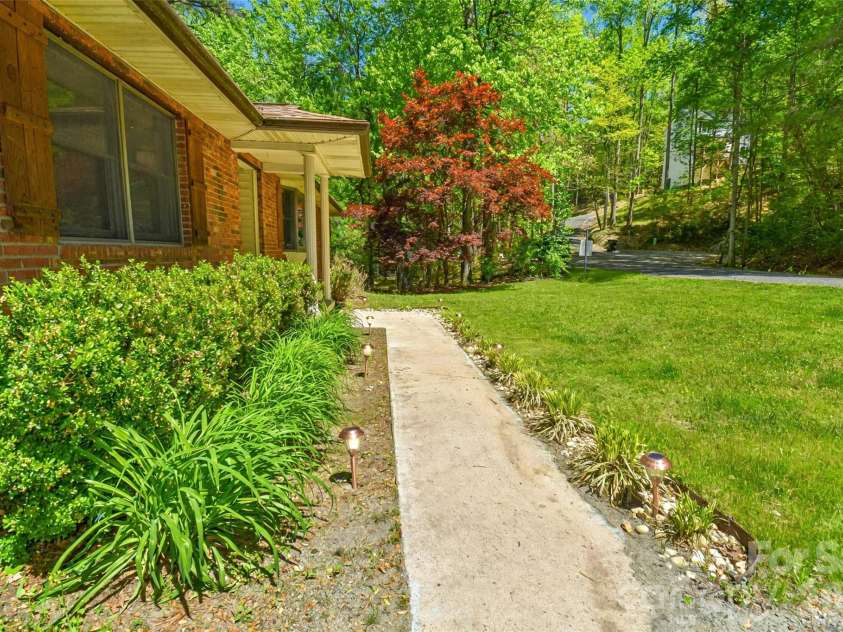 14 Willow Wood Trail, Hendersonville, NC 28739.  MLS# CAR4372709, YatesRealty ID 17625. 