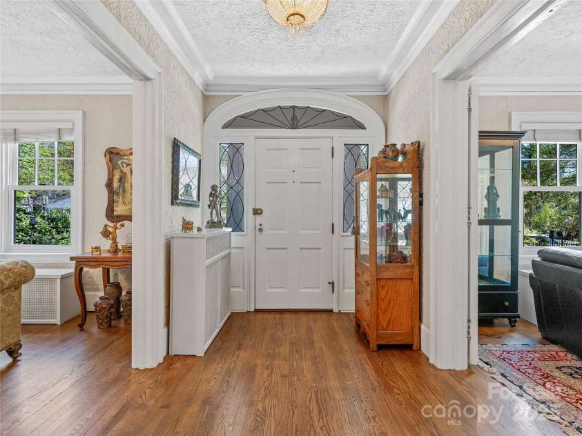 218 Kimberly Avenue, Asheville, NC 28804.  MLS# CAR4248384, YatesRealty ID 17626. 