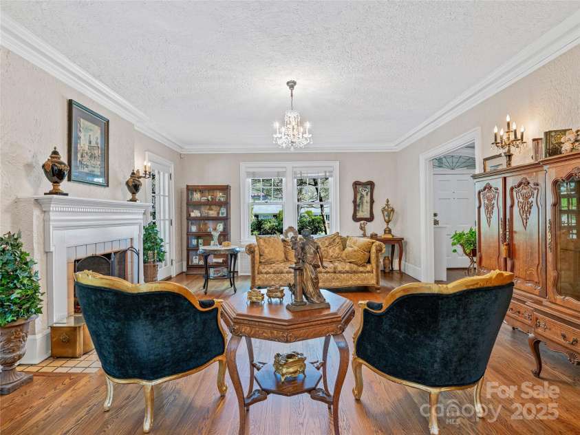 218 Kimberly Avenue, Asheville, NC 28804.  MLS# CAR4248384, YatesRealty ID 17626. 